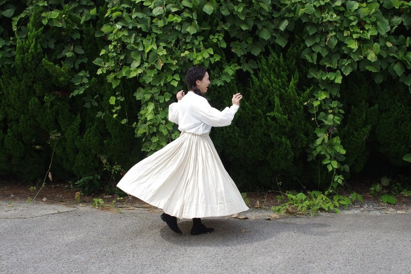 鏡の前で少女に戻る瞬間 Ai Takemoto Note 鏡の前で少女に戻る瞬間 Ai Takemoto Note