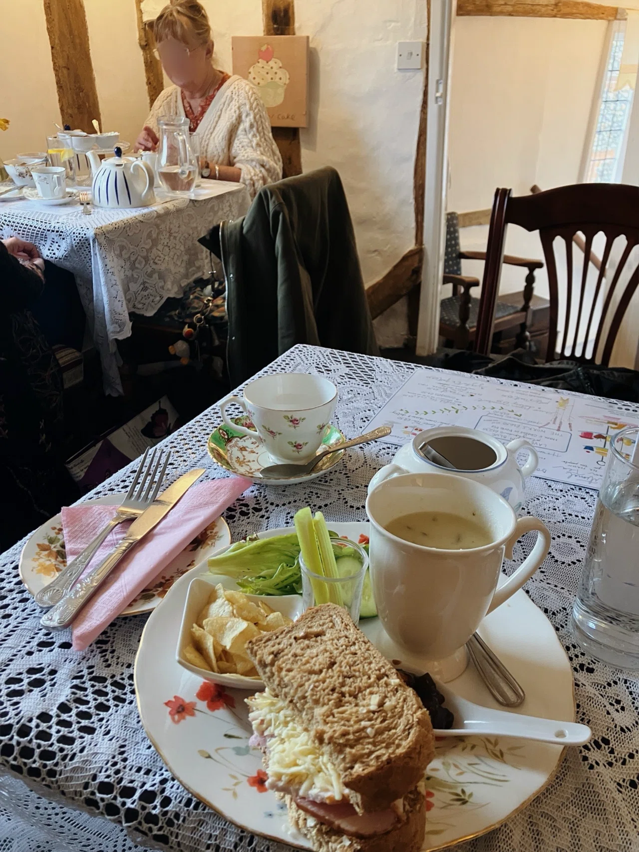 イギリス??】ティールームをめぐる旅｜meg