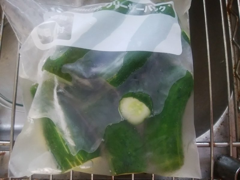 夏キュウリの保存法2種 ごま油しょうゆ漬け 塩水漬け 望月もなか Note 夏キュウリの保存法2種 ごま油しょうゆ漬け 塩水漬け 望月もなか Note