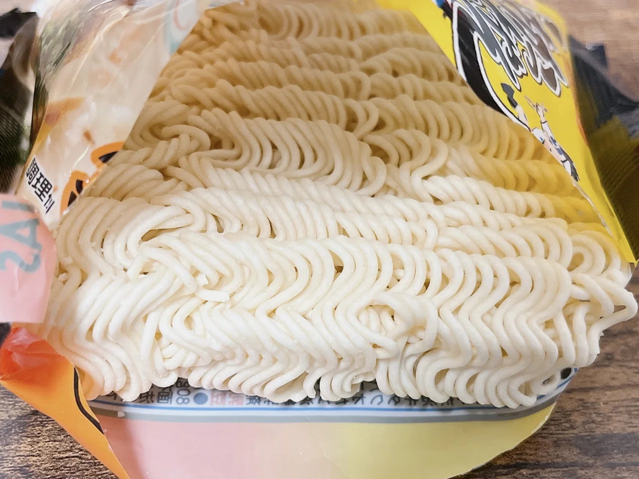 袋麺格付け#64 うまかっちゃん 黒豚とんこつ 鹿児島焦がしねぎ風味