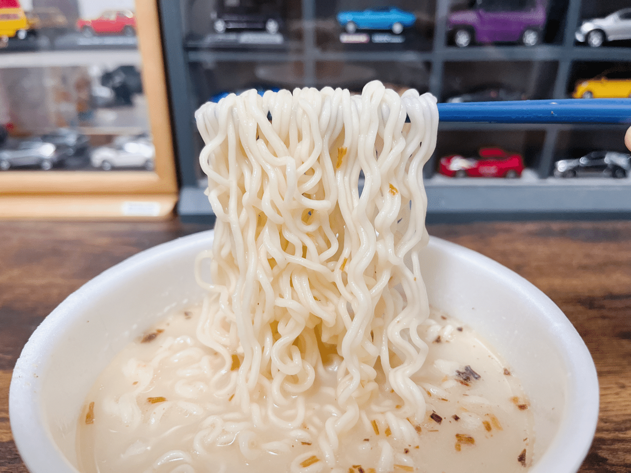 袋麺格付け#64 うまかっちゃん 黒豚とんこつ 鹿児島焦がしねぎ風味