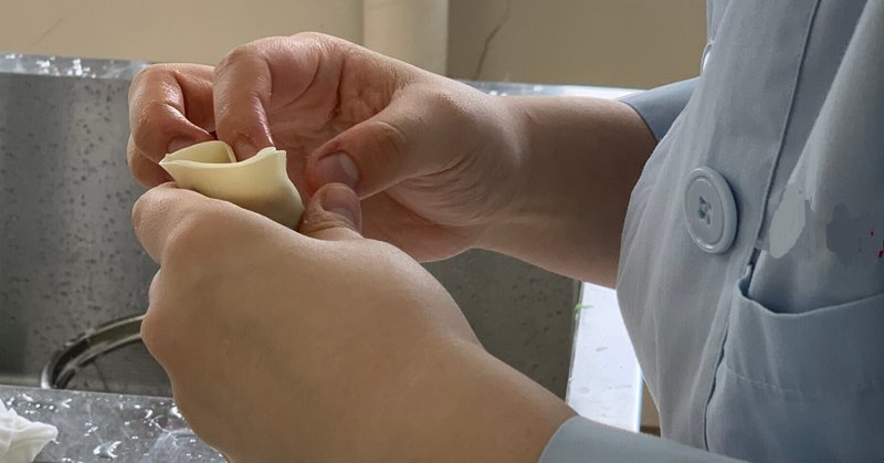 プロから学ぶ餃子の包み方【食物科3年：調理実習】