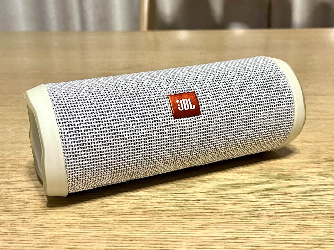 JBL FLIP4 WHITE JBL FLIP4 ホワイト ポータブルスピーカー Amazon.co