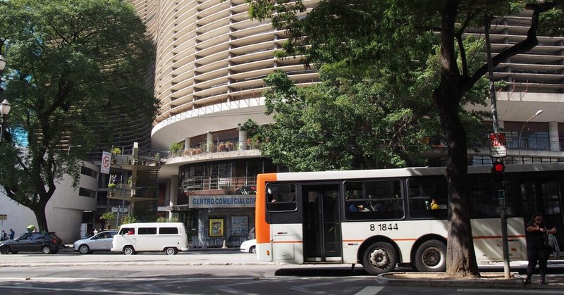ブラジルのバス停とバス内事情