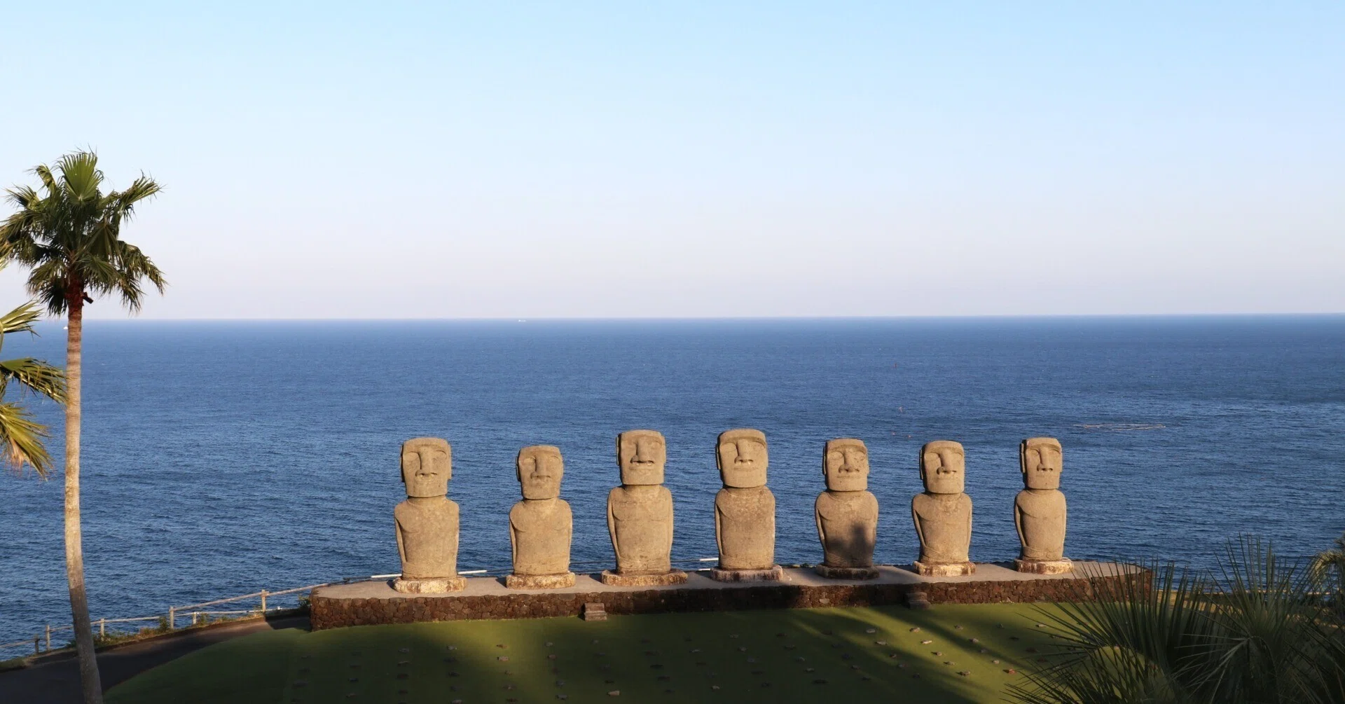写真】宮崎の旅 -モアイ像と地鶏と｜Abbey -旅するように暮らす