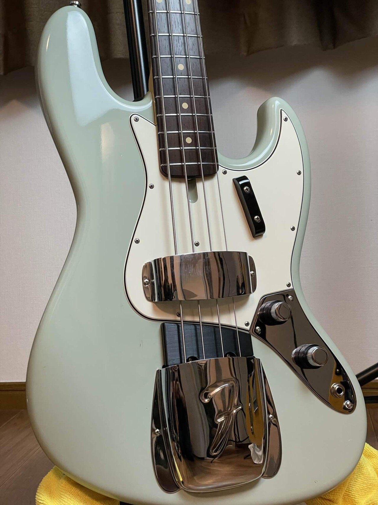 メインのジャズベをスタックノブにしたので感想とか｜tomohi