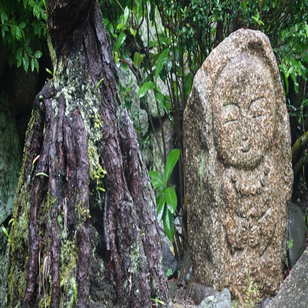 禍話リライト: 忌魅恐NEO「地蔵の写真を集めている奴の話」｜梨