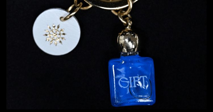 羽生結弦　gift 限定盤BOX付属品　キーリング　氷解水　未開封 33307d14f9f875b75e3c9595dc018f