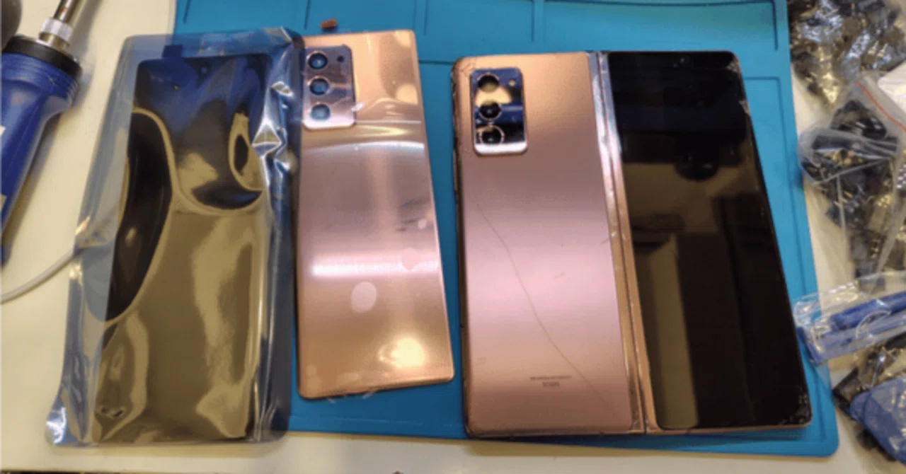 バキバキに割れた Galaxy z fold 2を自分で修理した。｜IORI
