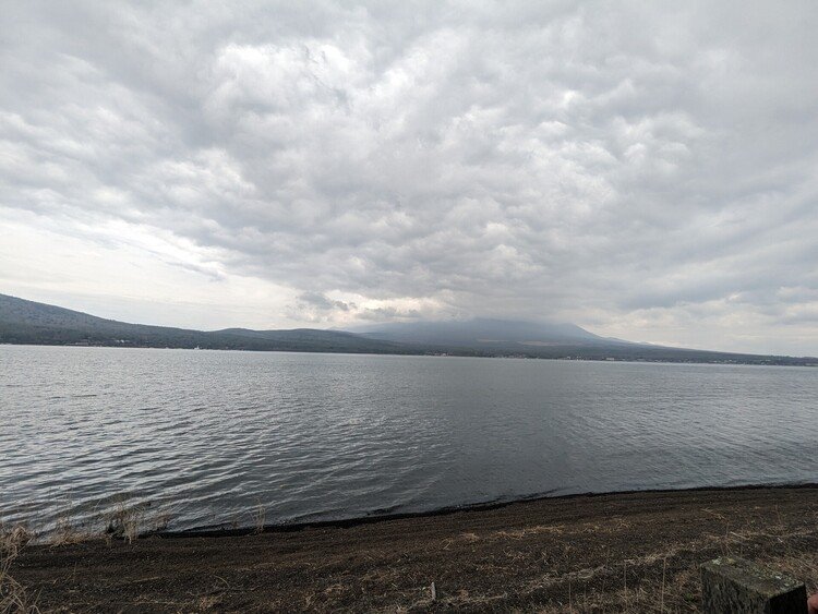 富士山からの気流がすごい。これは写真を撮ってはじめて富士山からの雲・風の流れを知ることが出来ました。