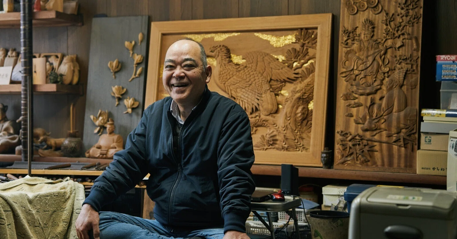 力強く咲く ー井波彫刻師・二代目花嶋一作｜旅する工芸【TRADAILY】
