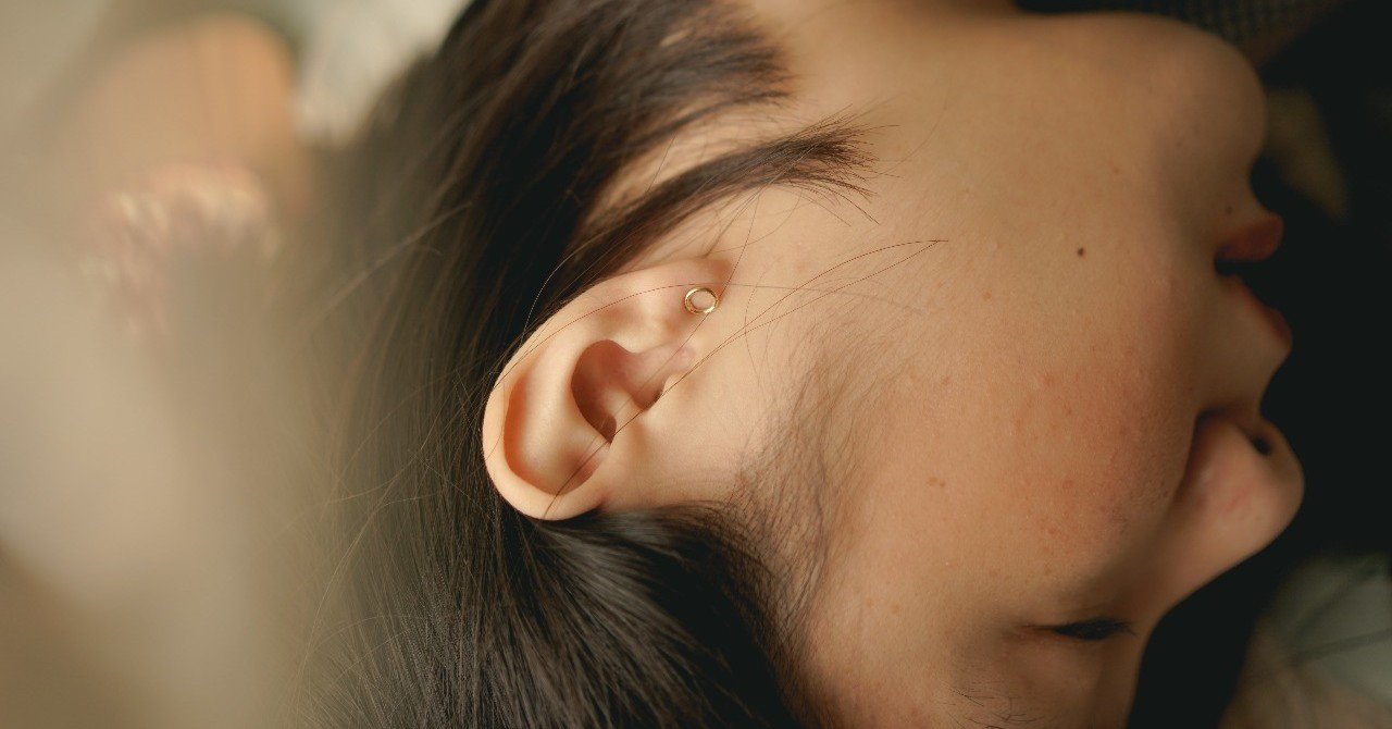 ピアスは 高校生の私が 真面目ないい子 をやめる決意の証だった 森本しおり Note