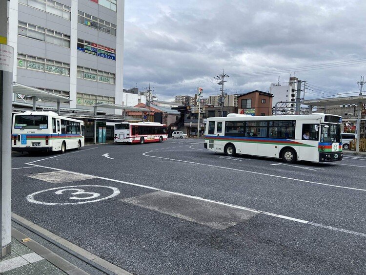 成瀬巡りの後はバスで石山寺へ。