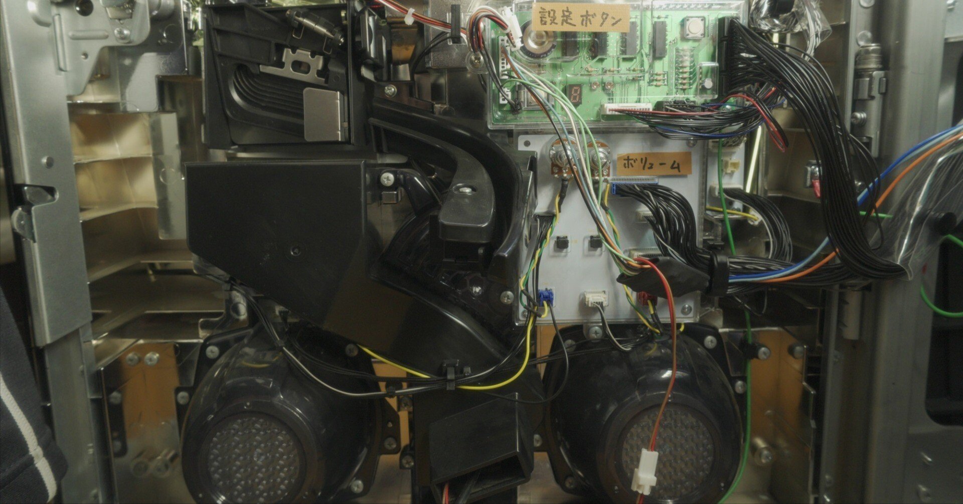 WUGスロ(アリーナ筐体)のマスターボリューム変更方法｜RIZA