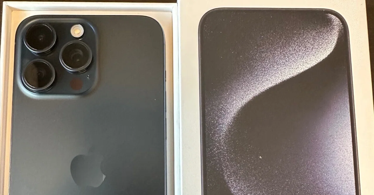 Apple iPhone 15 ブラック 本体 元箱あり バッテリー99 Apple iPhone 15 ブラック 本体 元箱あり バッテリー99