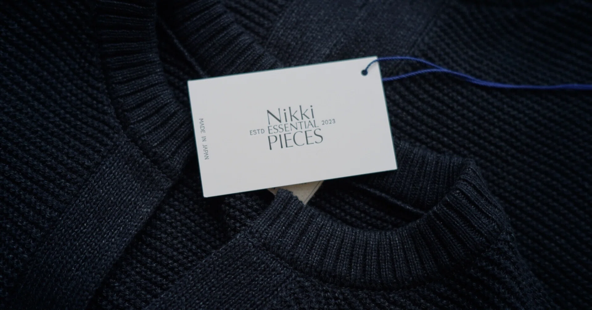 春夏にニットを着ている人ってオシャレですよね。【Nikki ESSENTIAL 
