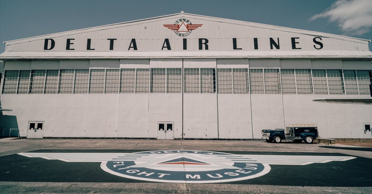 ロモグラフィー Atoll Ultra-Wide 2.8/17 Mマウントで飛行機を撮る