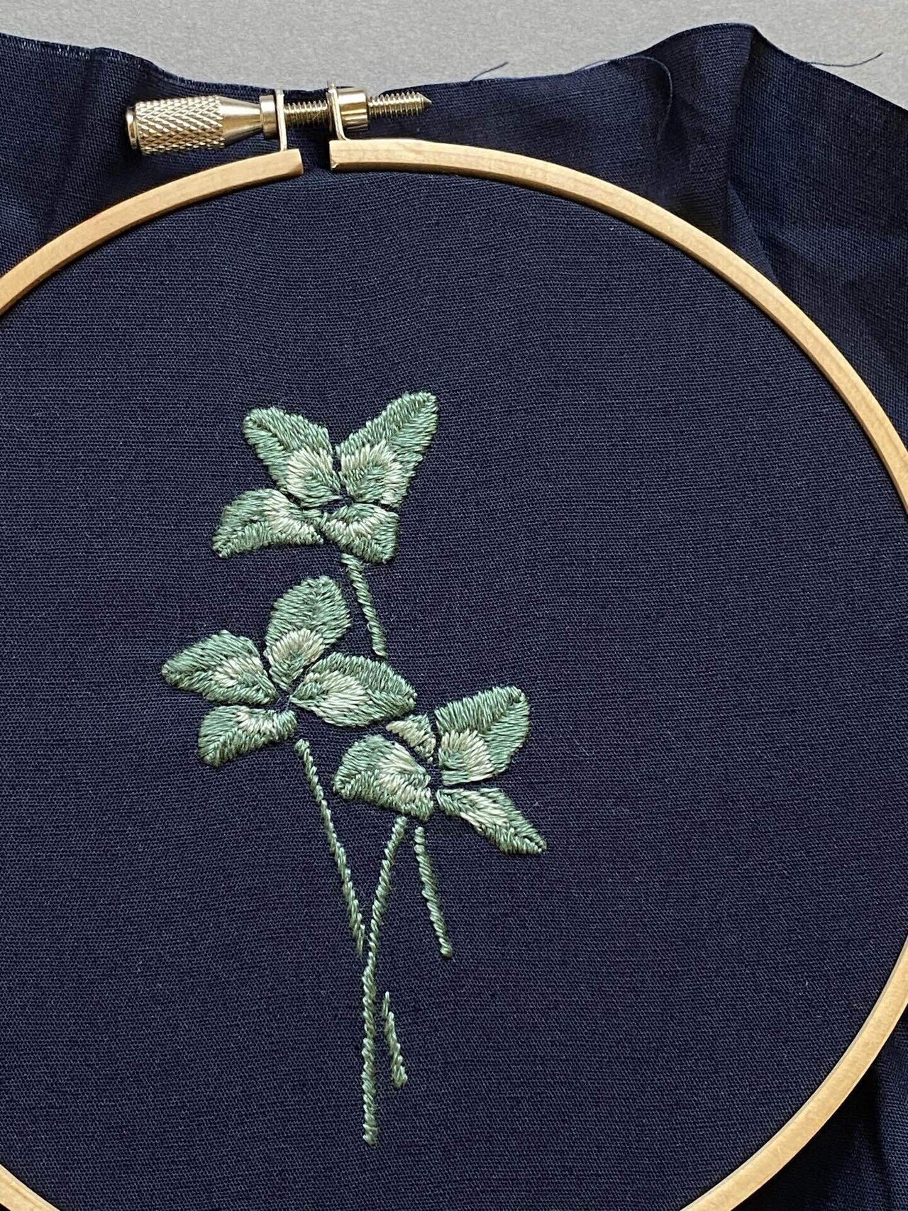 BOTT 四つ葉のクローバー刺繍 ホワイトキャップ 四つ葉のクローバー 立体刺繍と平面刺繍の作り方【無料図案