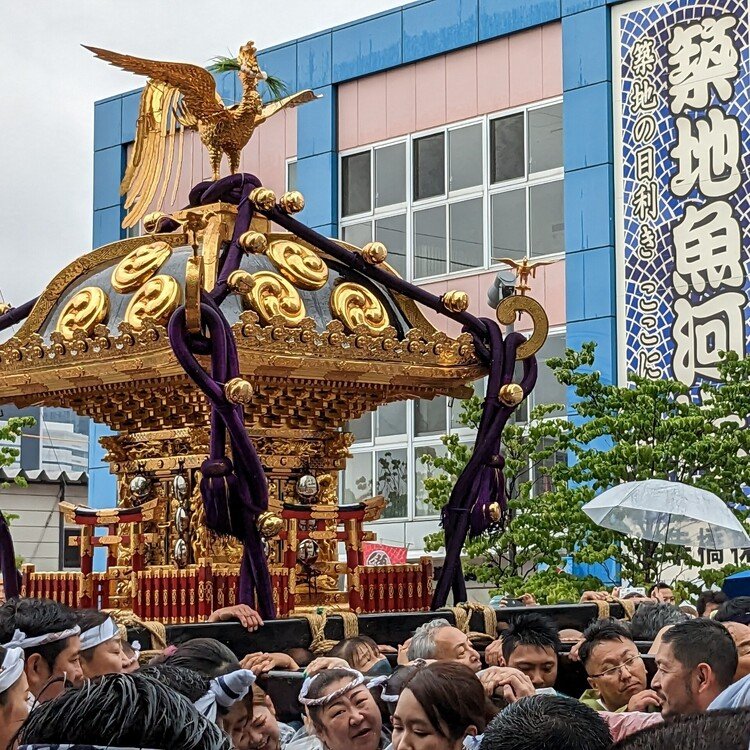 週末に行きたいお祭り
https://j-matsuri.com/tsukijishishimatsuri/

威勢の良い築地人が巨大な獅子を担いで街を練り歩く。夏の訪れを告げる築地の風物詩。
#東京都
#中央区
#6月
#まつりとりっぷ #日本の祭 #japanese_festival #祭 #祭り #まつり #祭礼 #festival #旅 #travel #Journey #trip #japan #ニッポン #日本 #祭り好き #お祭り男 #祭り好きな人と繋がりたい #日本文化 #伝統文化