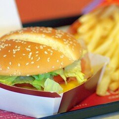 注目のニュースを分析！バーガー店の時給が2000円以上に。AIロボットが仕事を奪う？生き残り方法は「掛け算のキャリア計画」