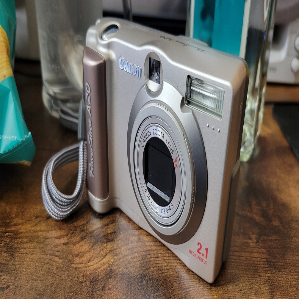 かなり平成を感じるカメラ「PowerShot A20」｜密密As