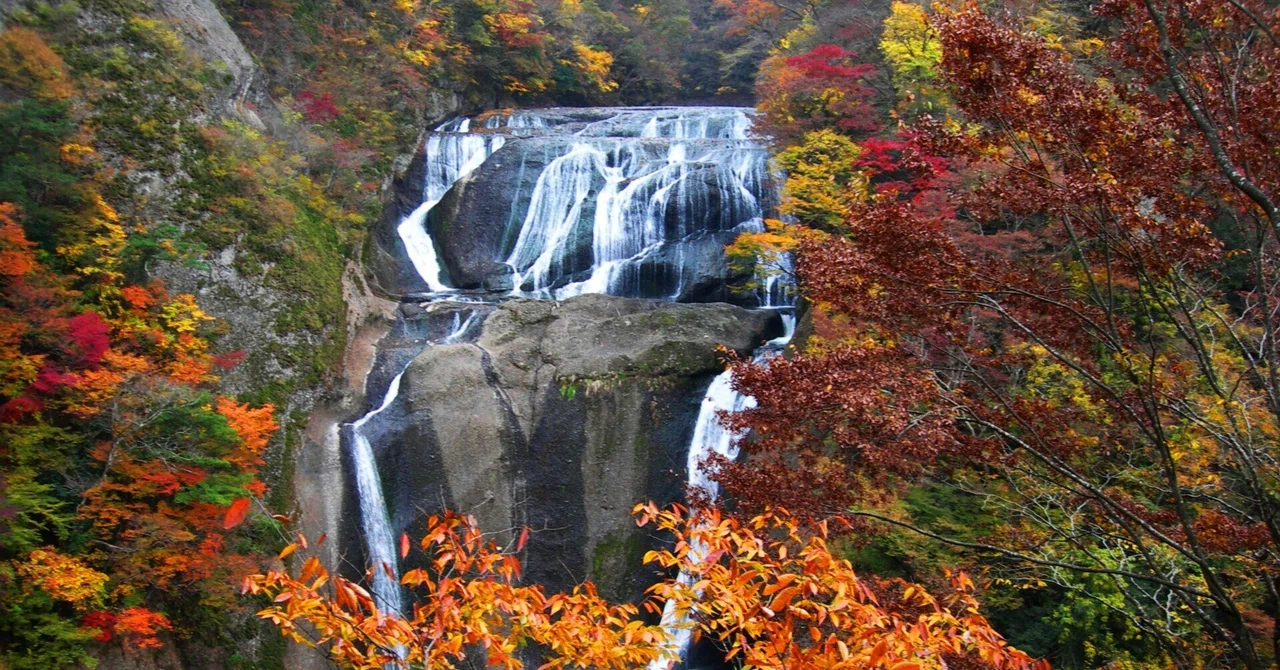 0002 滝の中にハート！失恋の傷を癒す恋人の聖地「袋田の滝」（茨城県）｜弥栄（いやさか）