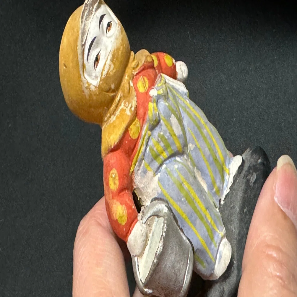 戦時下の一品＞ 防空姿の土人形｜信州戦争資料センター(まだ施設は無い…)