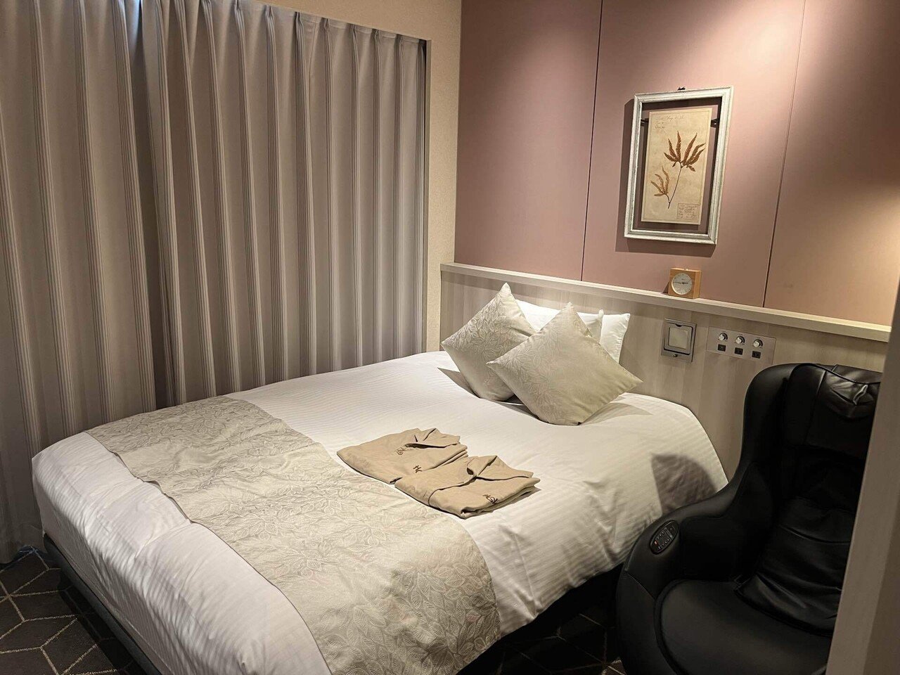 グランビューベッド、ダブル、マット無し ACME Furniture