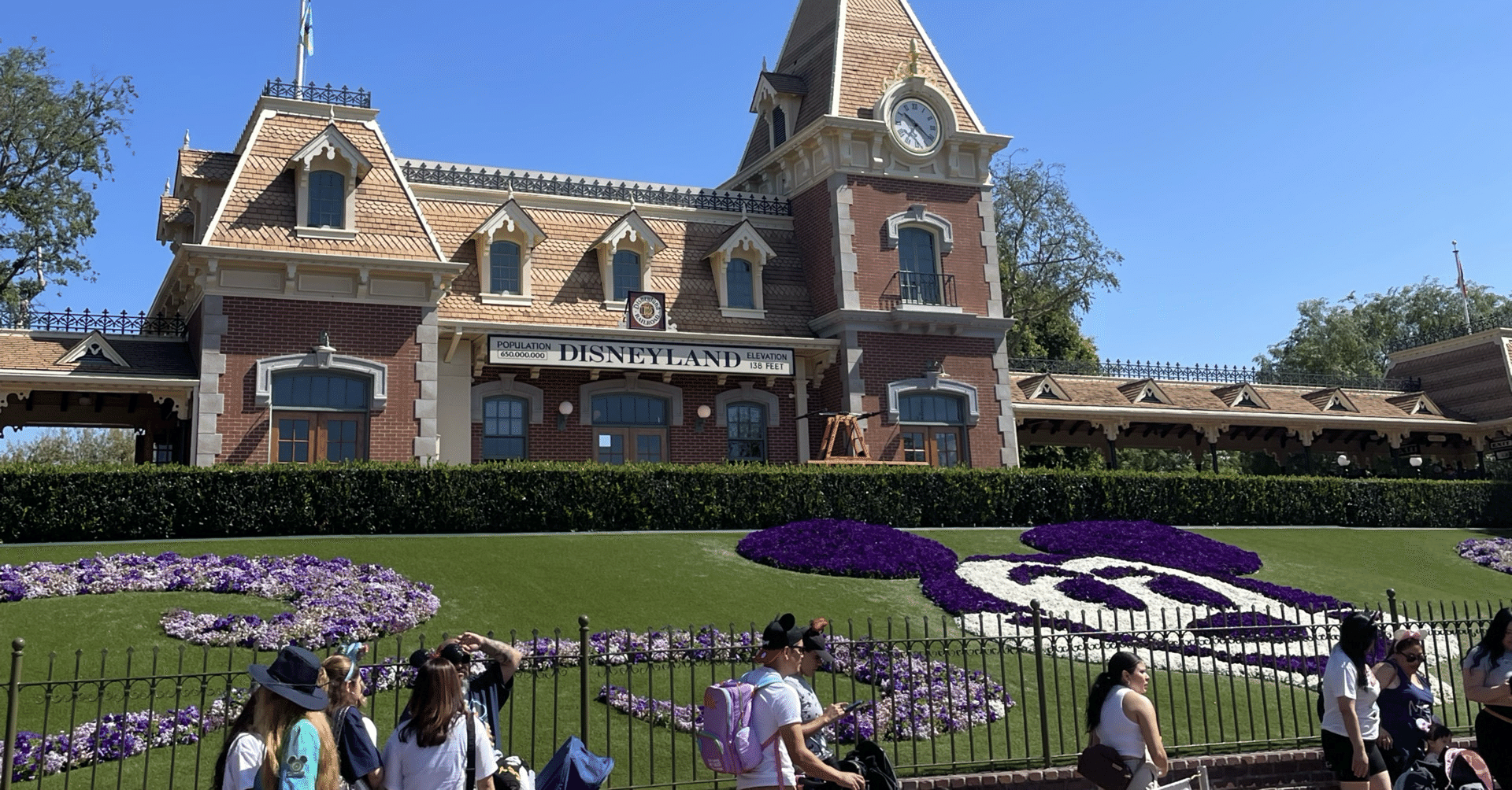 500個限定　カリフォルニアディズニー トゥーンタウン 5周年 ピンバッチ額 500個限定 カリフォルニアディズニー トゥーンタウン 5周年