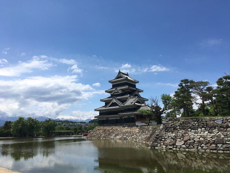 松本城、外も中も本当に素晴らしい国宝です。お城が好きなら絶対にここはきた方がいい。まじでお城に興味がなくてもきた方がいい。