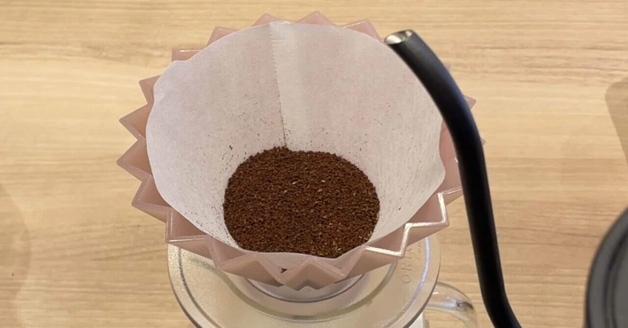 珈琲豆を挽く時に粉が飛び散るのをどうにかしたい!!|いのうえ こうき