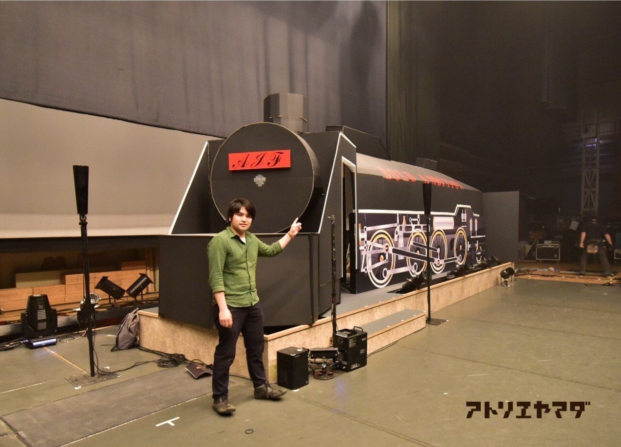 ダンボールで9mサイズの巨大SL機関車/舞台美術を作りました