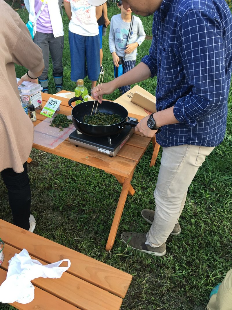 虫を食べる エビとバッタのあいだ えと菜園コトモファーム Note