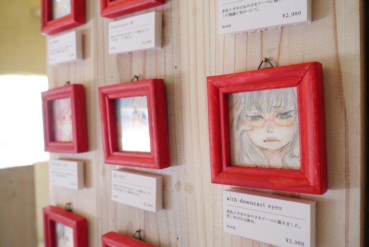 三軒茶屋にあるLUPOPOカフェ＆ギャラリーさんで開催中の、メガネ女子のミニ原画展に参加しています。