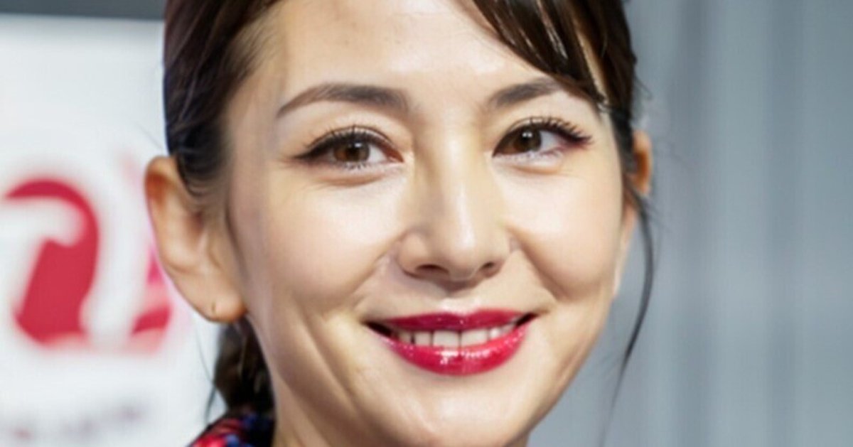 熟女　顔　アップ 50代でも超美人【J○L制服顔アップ】AI熟女グラビア写真集(50枚)「呪文(プロンプト)付き」｜AI熟女ハンター