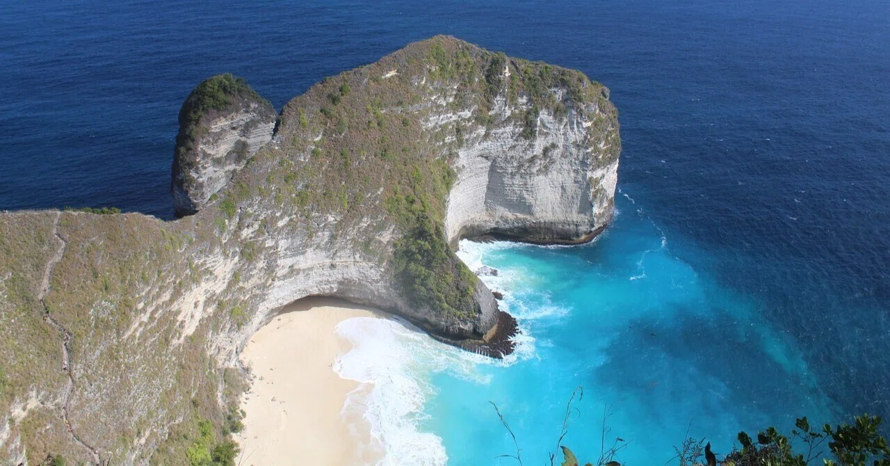 □絶壁過ぎる「ペニダ島」は、バリ島から日帰りで行ける野性味あふれる