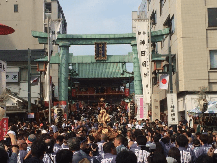 2019年。神田明神の神田祭に行ってきました。銀座から水天宮、岩本町、秋葉原、神田と歩いたのですが、どこもかしこもお祭りだらけ。で、街によって法被とかのデザインが違っていて面白い。