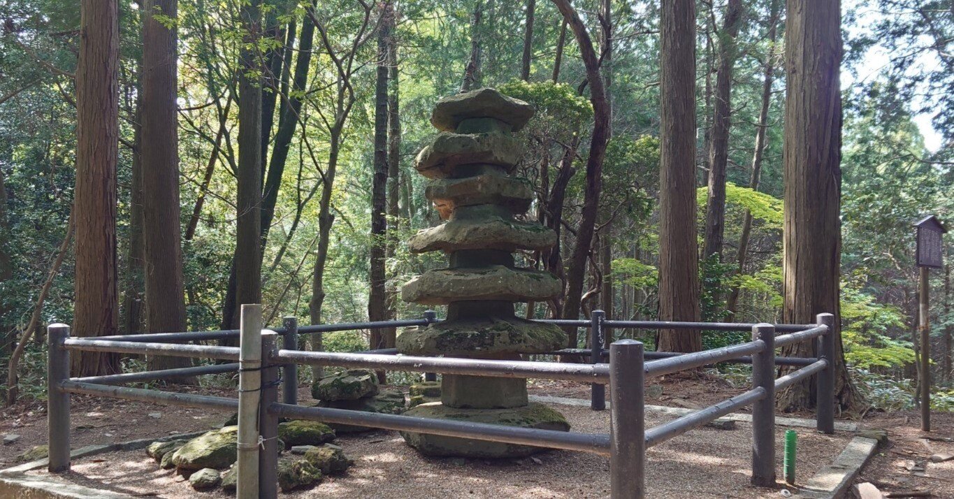奈良県】塔の森 (六角十三重石塔)｜毛人(EMISHI)