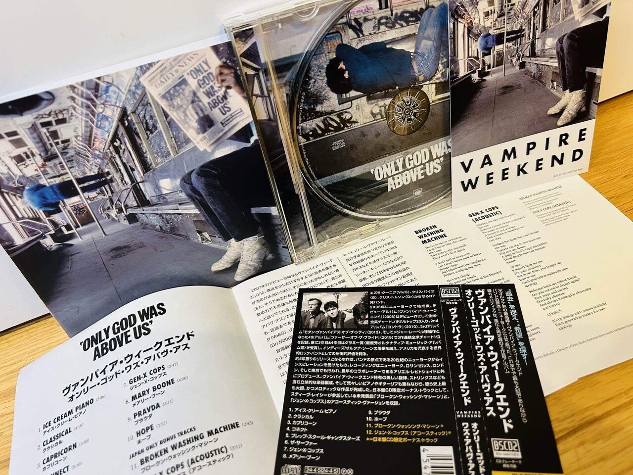 Vampire Weekend の全アルバムをフィジカルで聴く｜dig ニキ