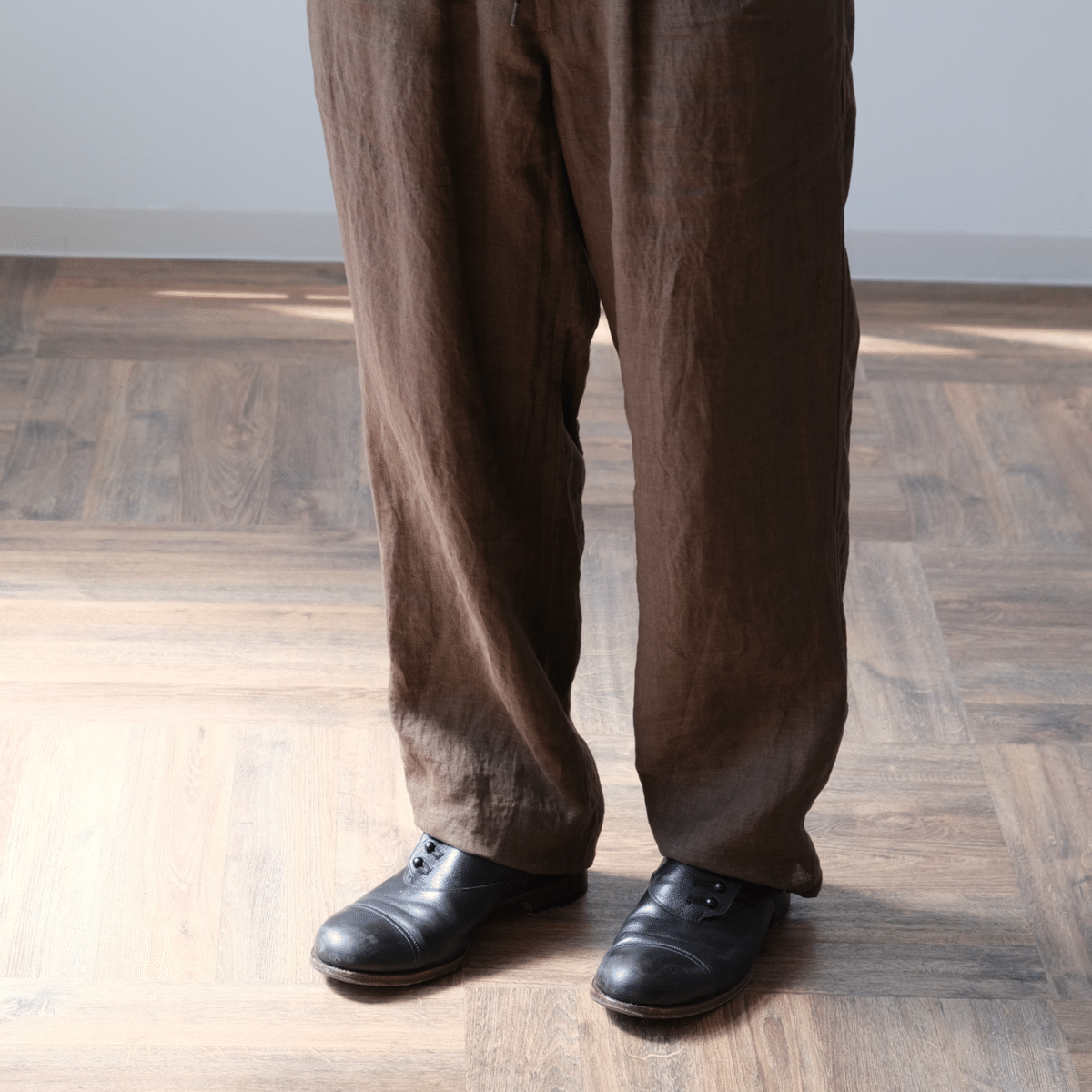 夏に着るリネンセットアップ｜水岡