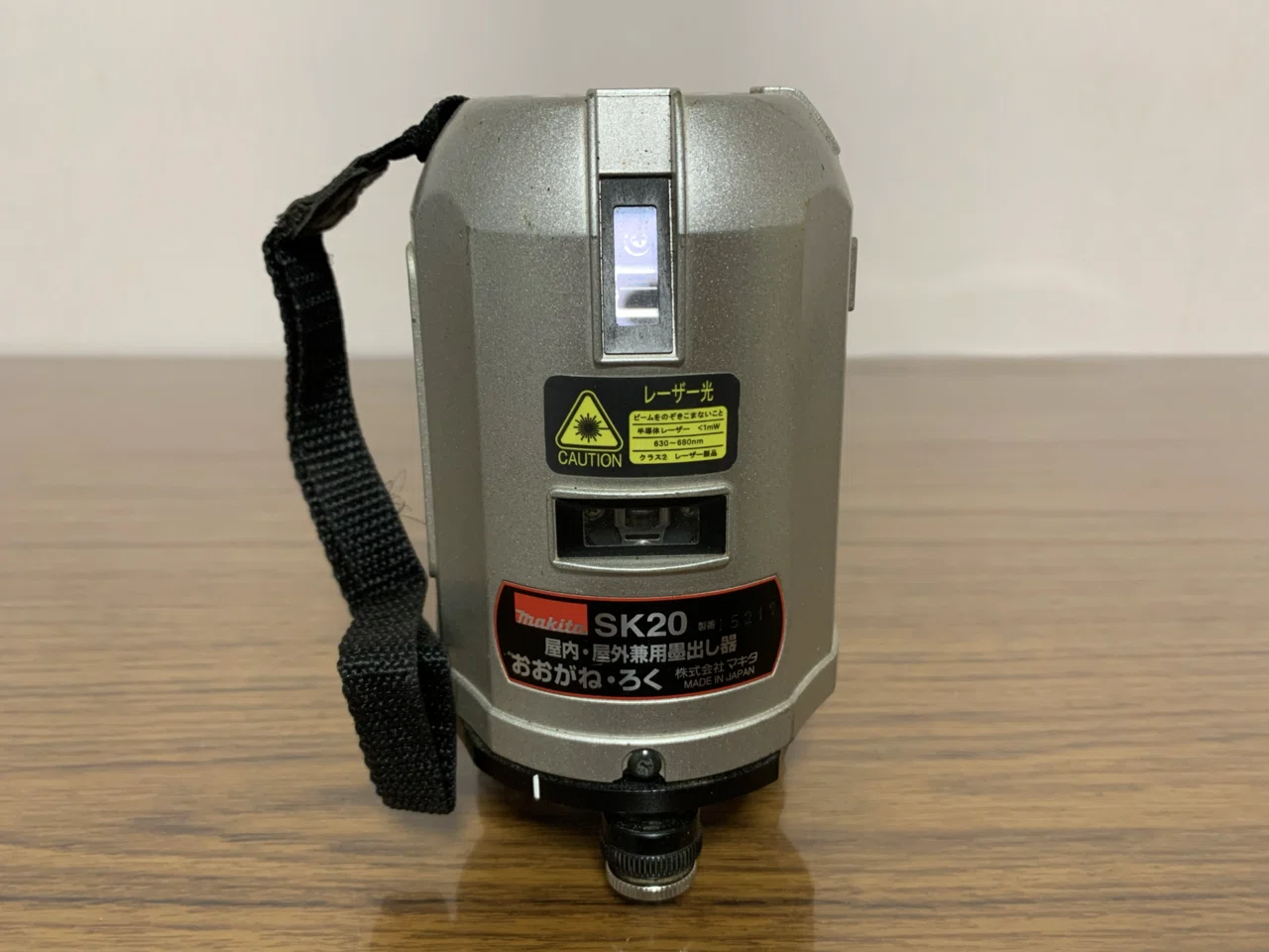 レーザー墨出し器をカメラ三脚へなんとか取付|まつ レーザー墨出し器をカメラ三脚へなんとか取付|まつ