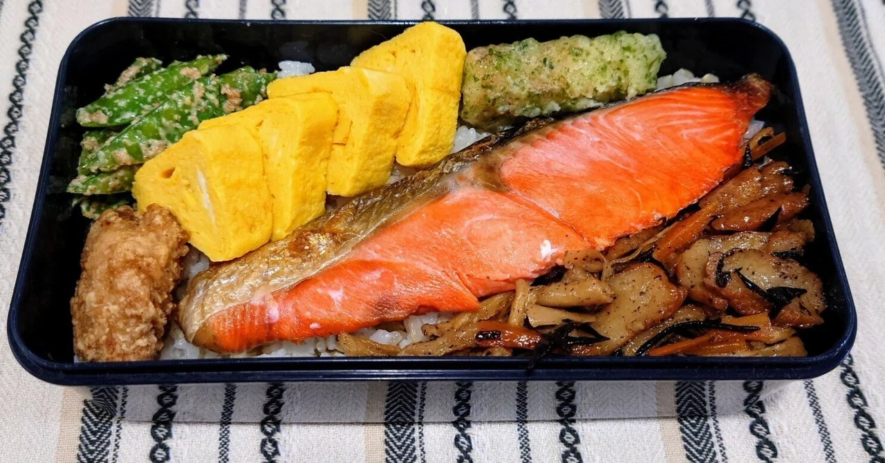 鮭のっけ弁当 |もにゃっこ