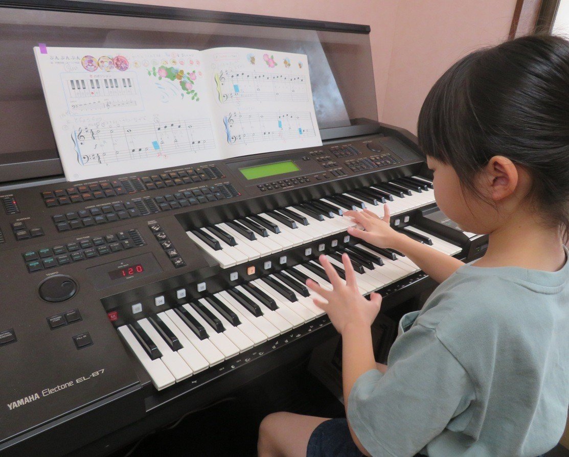 幼児 小学校低学年までの基礎作りの時期 お母さん がんばって 傍に付いて基礎を作ってやれるのも 子育ての期間のわずかな時間 福田洋子ピアノ音楽教室 ０７２ ９２４ ２６６９ 福田洋子ピアノ音楽教室 Note
