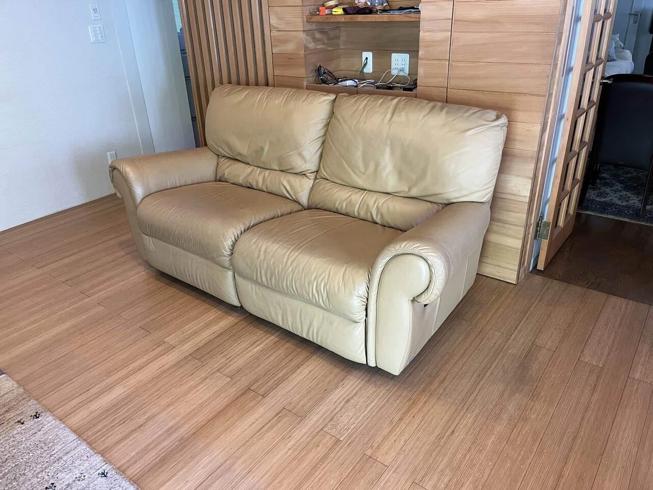 杉田木工所。業務番外編。イタリア製ソファー修繕作業。座面内部 