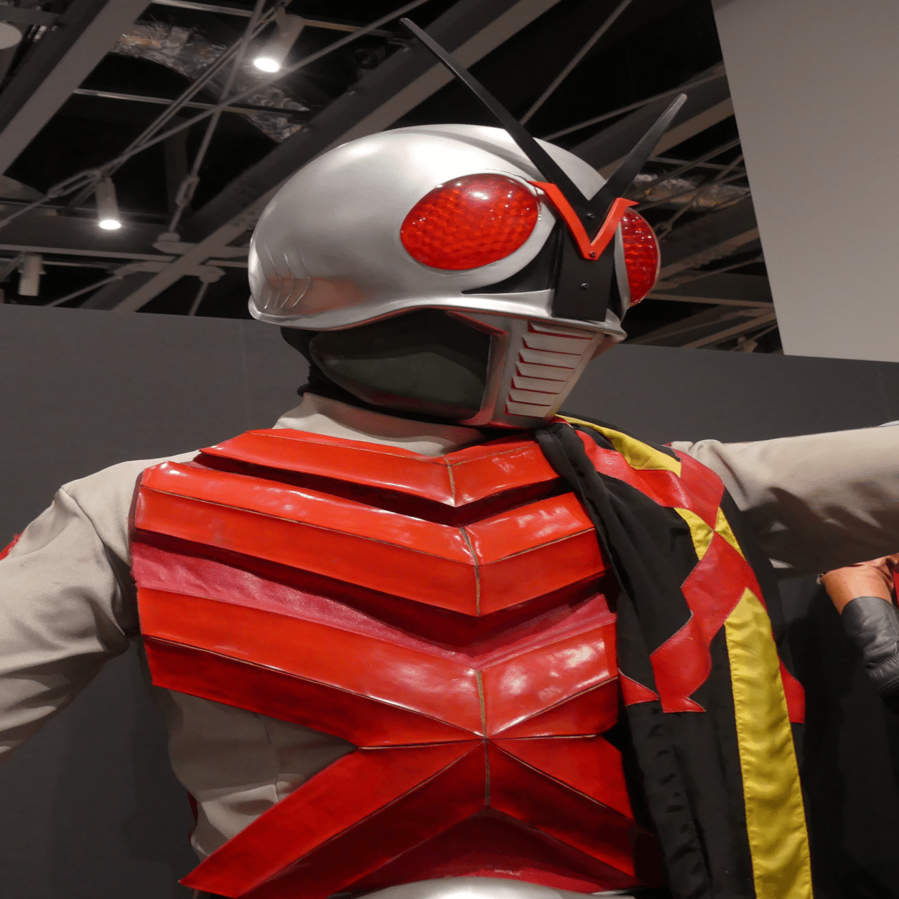 仮面ライダーＶ３ 1/2マスク　【デッドストック】 Amazon | RMW 1/2 仮面ライダー V3 マスク | フィギュア・ドール 通販