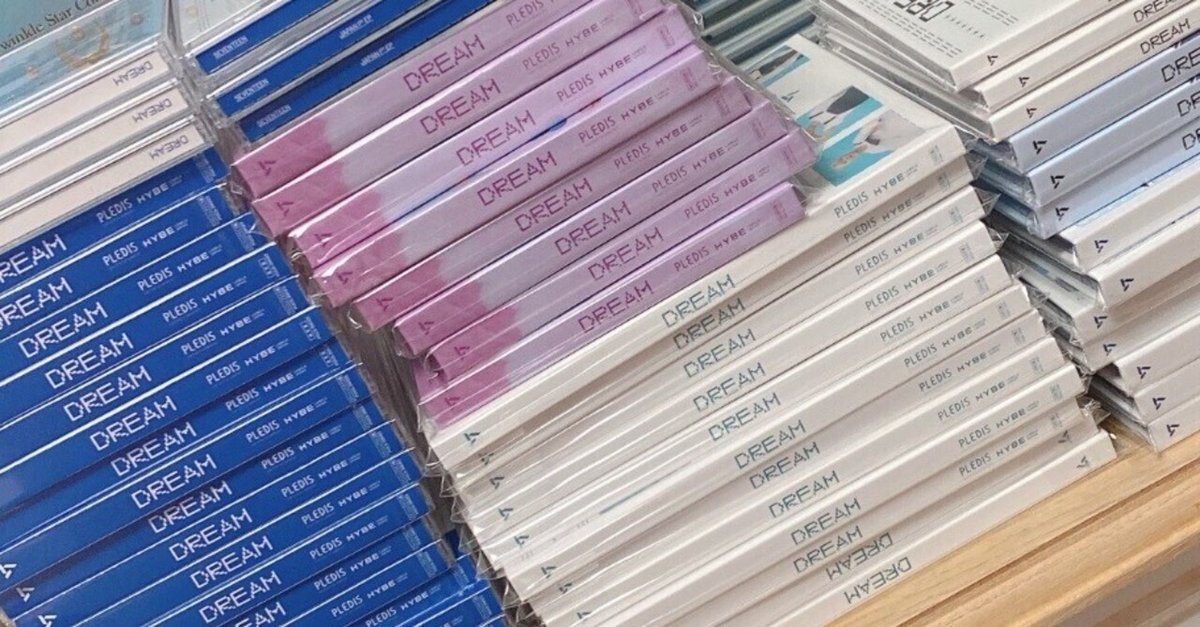 雑誌で紹介された 大量！ 紙モノ 断捨離につき、まとめ売り ※画像追加しま 気まず 文房具・ステーショナリー