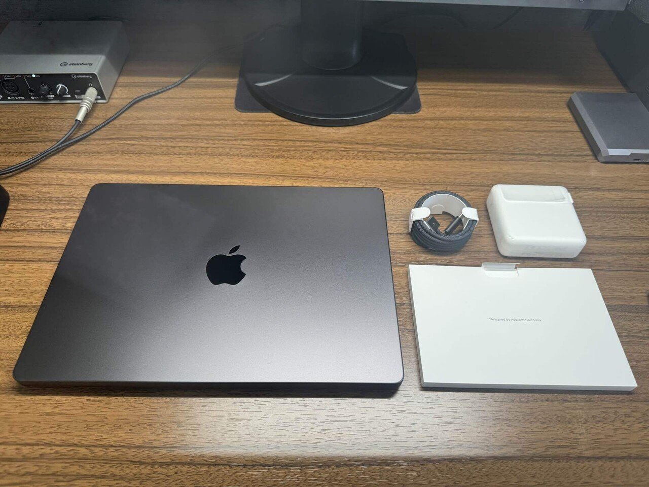 Apple - MacBook pro 2017 ほぼ新品 充電8回 MacBook pro 2017 ほぼ新品 充電8回