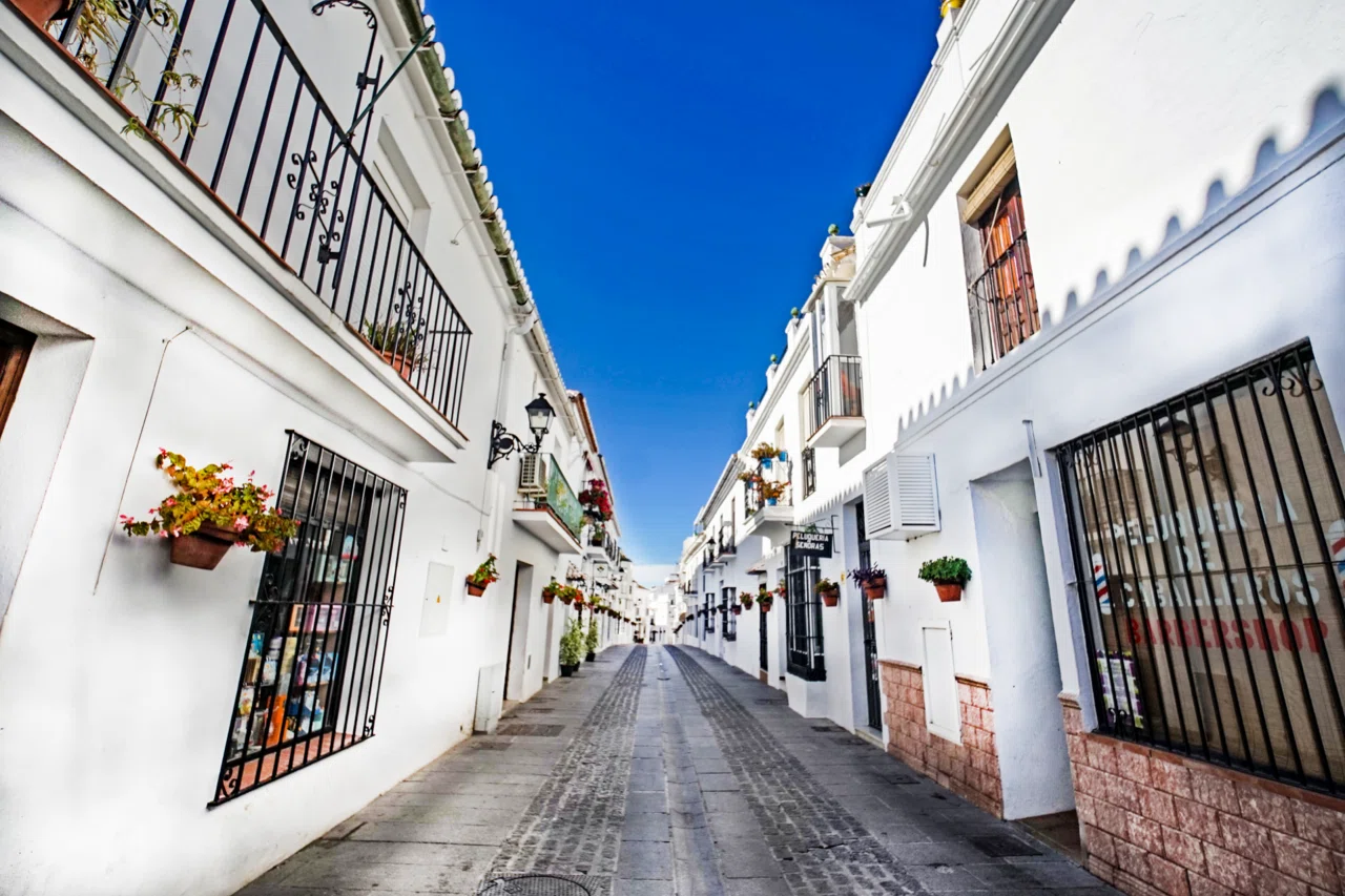 油絵ミハスの街角 白い村 スペイン Mijas（ミハス）｜Yoshiki77