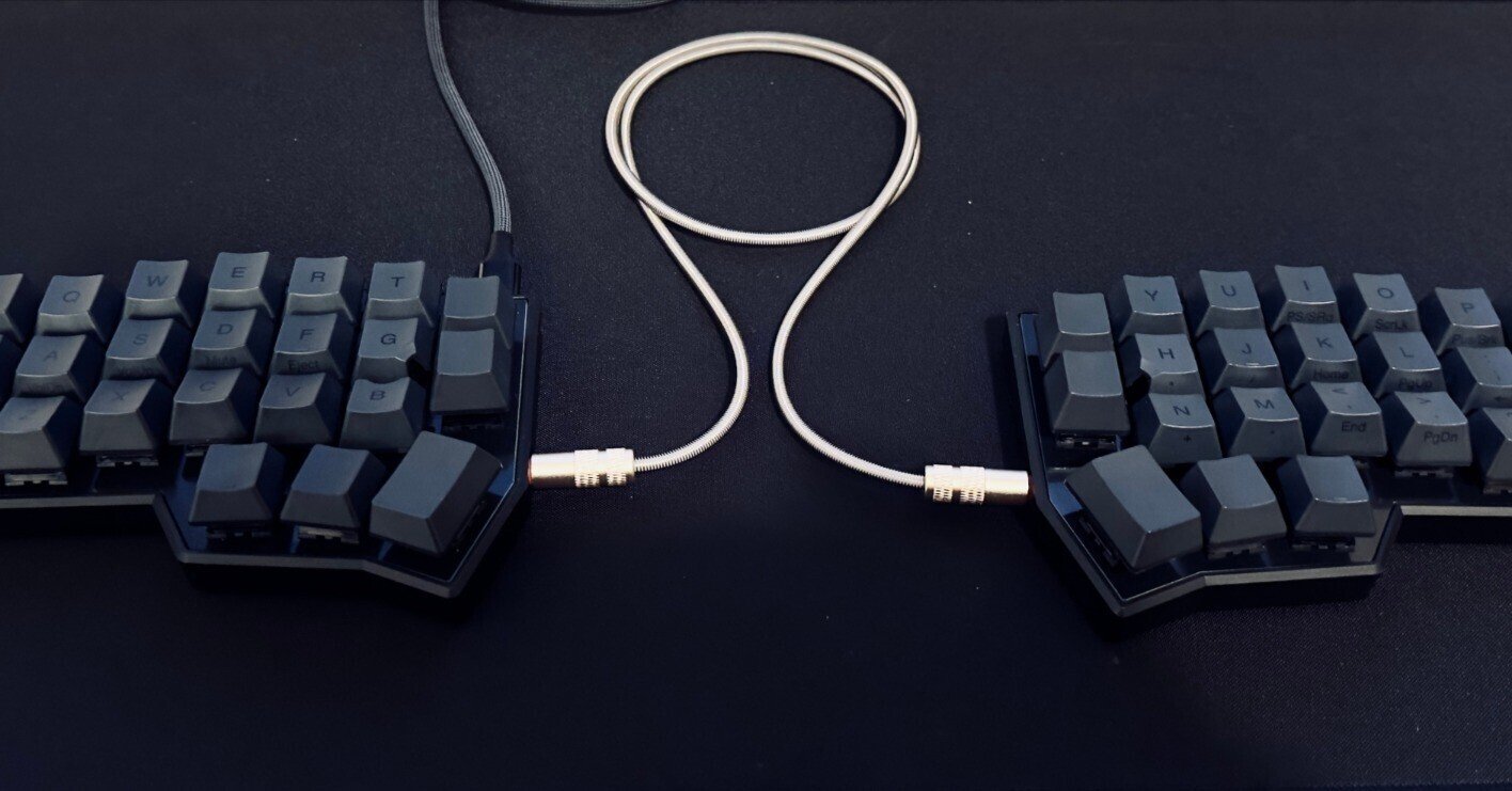 Corne V4 Cherry」という分割キーボードを買ったらすごく楽しくなった Corne V4 Cherry」という分割キーボードを買ったらすごく楽しくなった