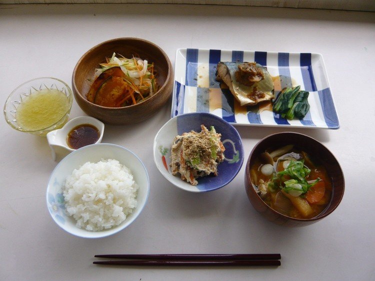 今日は食育ボランティアの会報に載せるメニューの調理＆試食会でした！！